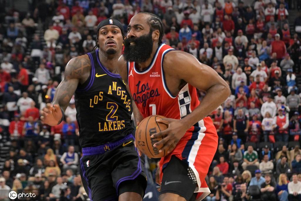 斗法！洛城四超巨两人获完胜 老登助人为乐迎里程碑